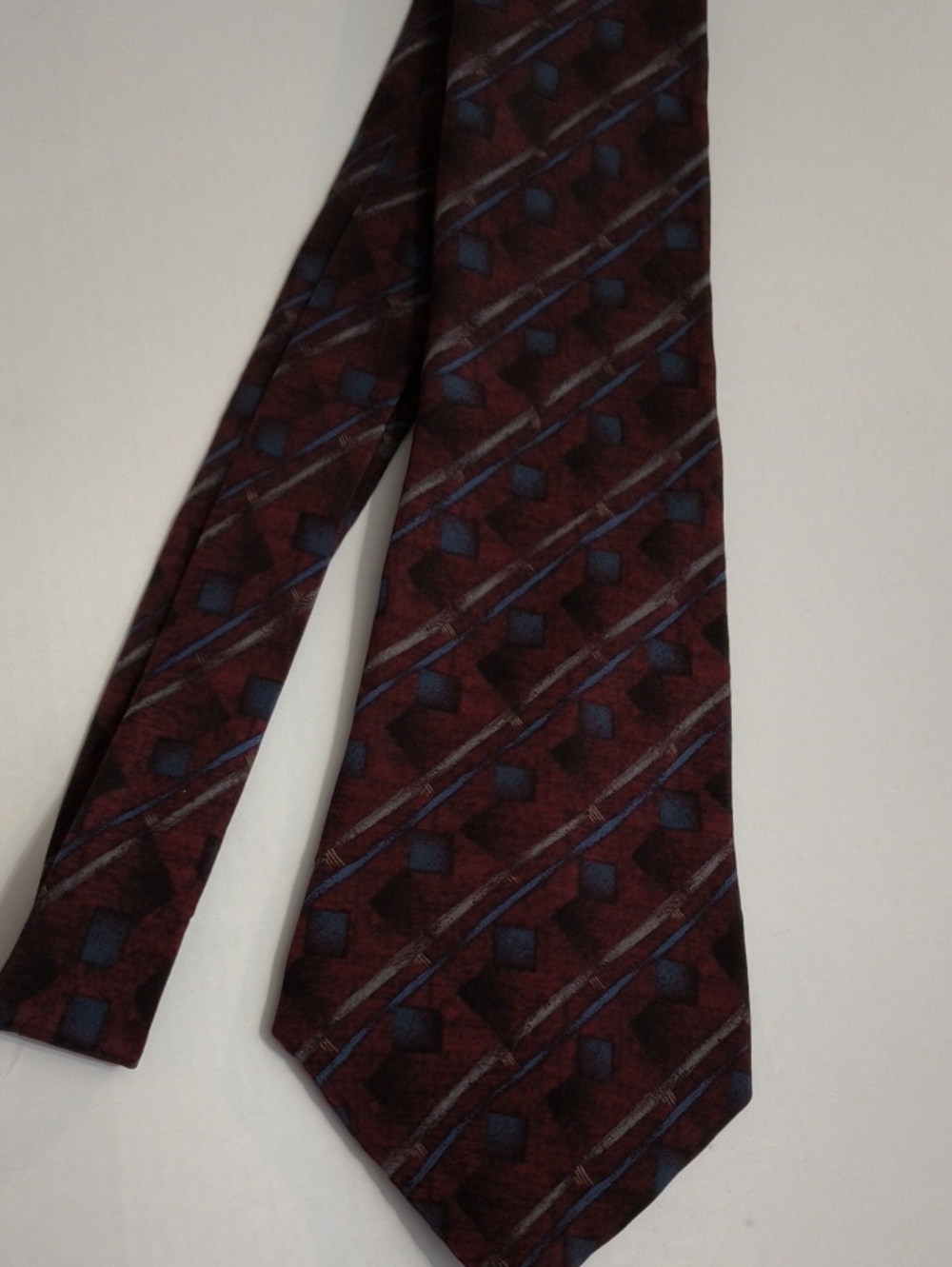 Van Heusen Mens Burgundy Geometric Silk Tie - Classic Pattern 100% Silk